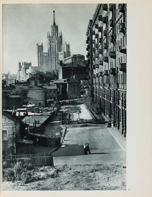 [Москва, увиденная глазами Анри Картье-Брессона]. Mosca vista da Henri Cartier-Bresson. Milan, 1954.